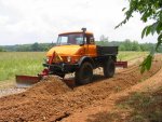 Unimog 406 covering trenches 2.jpg