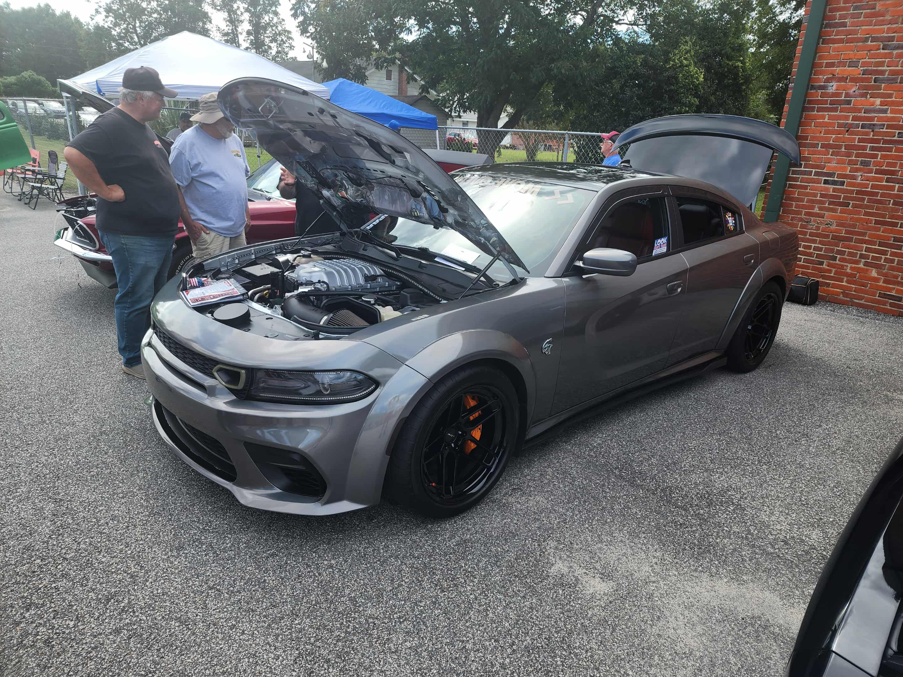 971e540e-6e44-4517-a3d8-d290e7f53195.jpg