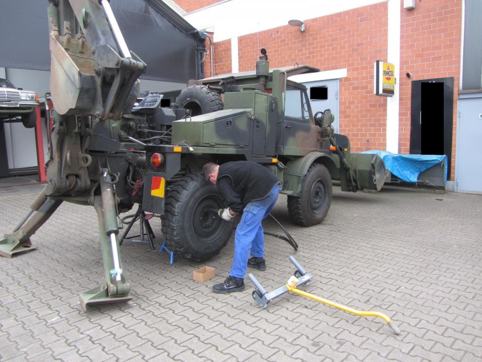 tirechange 030.jpg