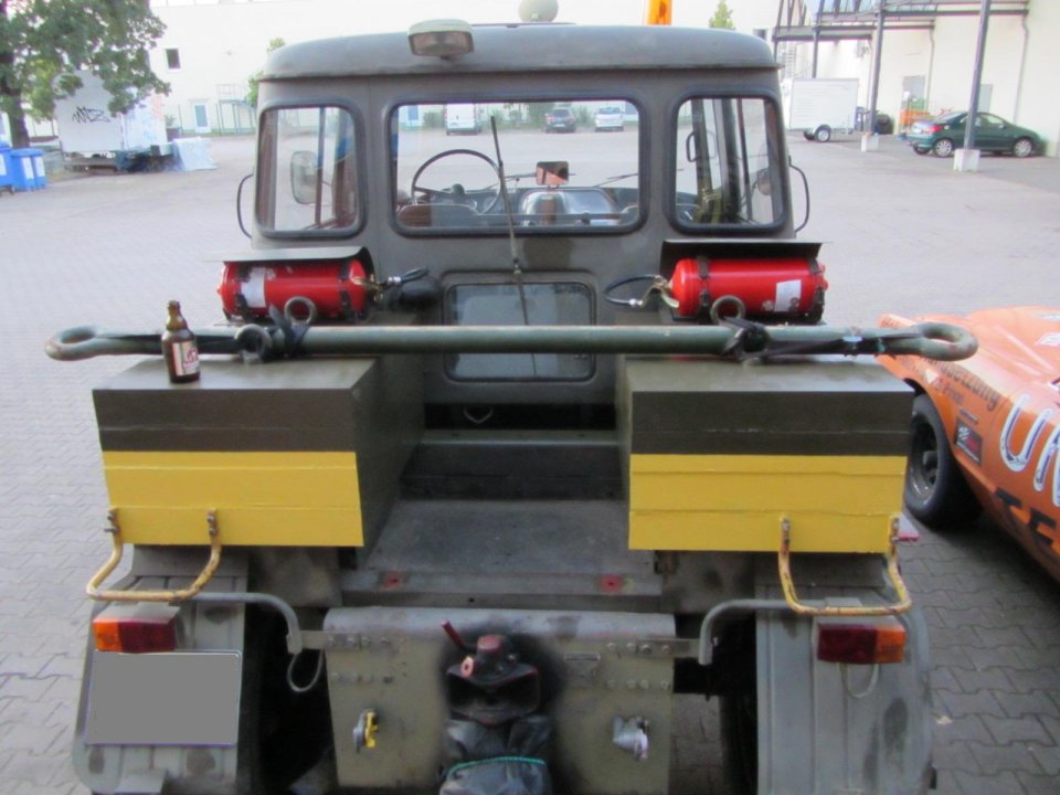 unimog 2058.jpg