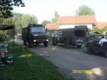 44 U 1300 Unimog, im Hintergrund M715.jpg