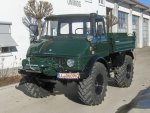 Unimog 403 dark green w winch.jpg