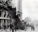 Train_wreck_at_Montparnasse_1895_2.jpg